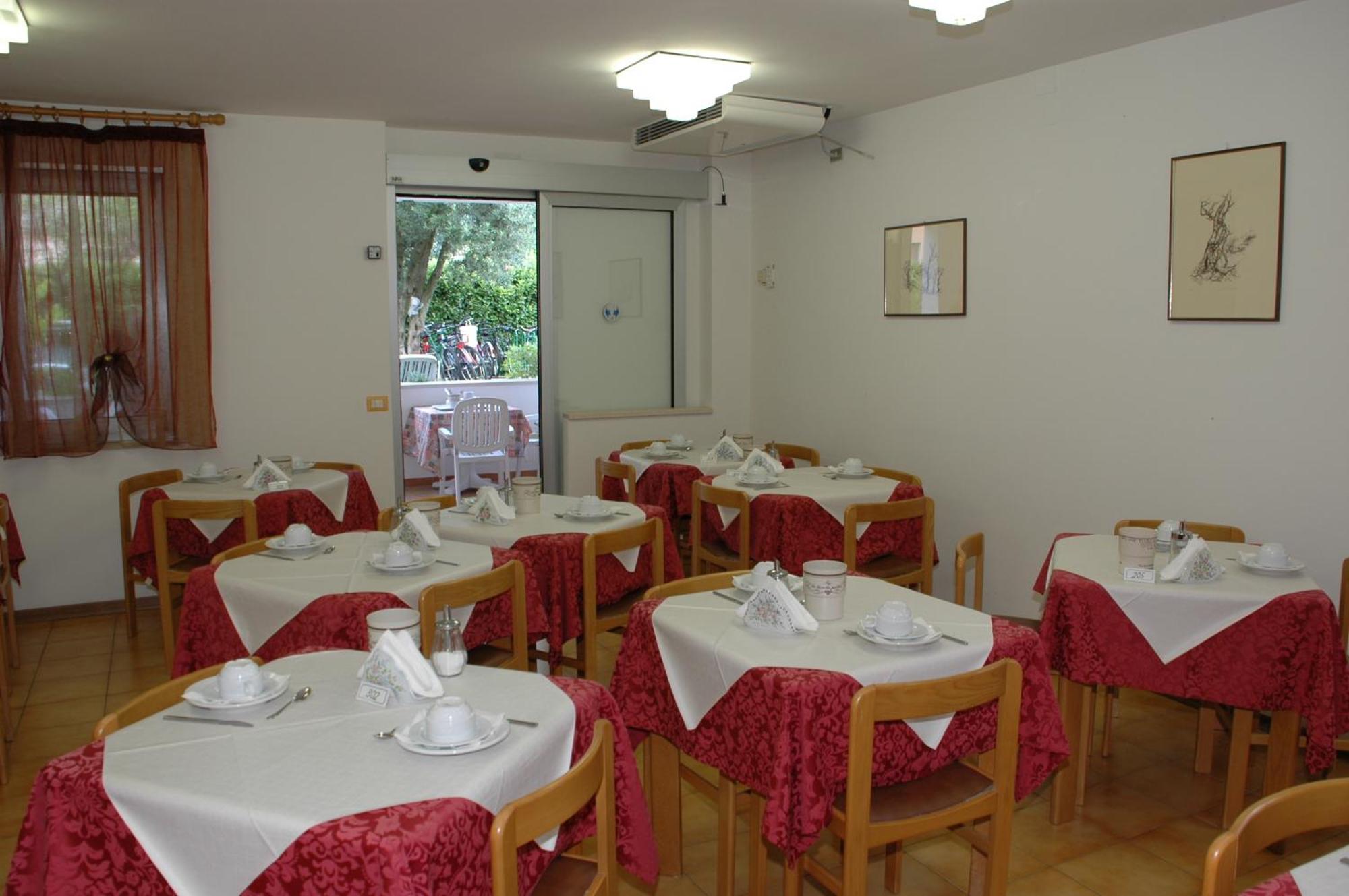 Hotel Garni Villa Magnolia Torbole Sul Garda Exterior foto