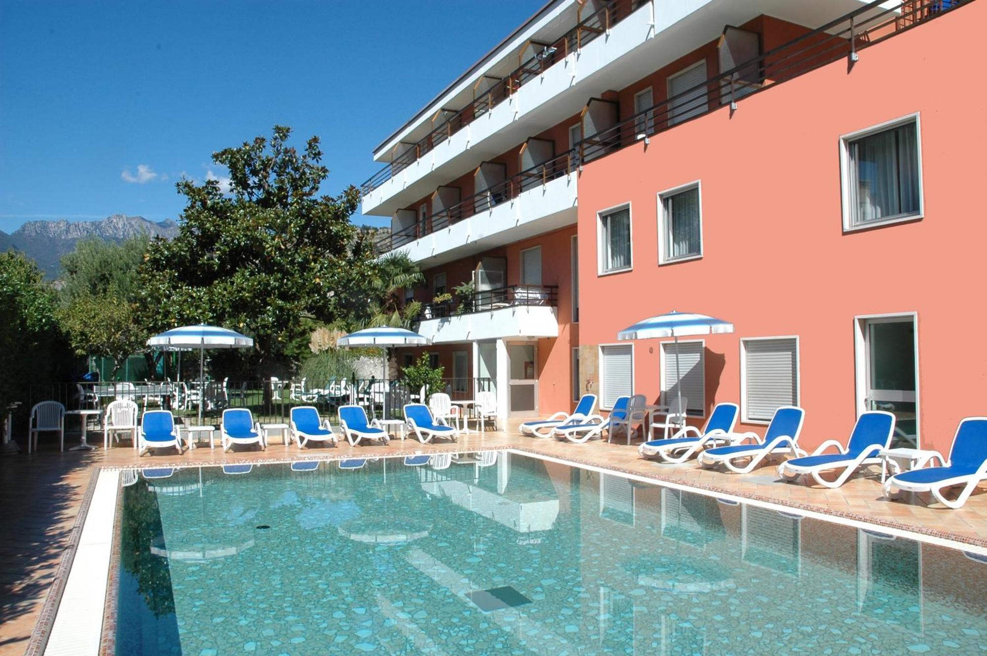 Hotel Garni Villa Magnolia Torbole Sul Garda Exterior foto
