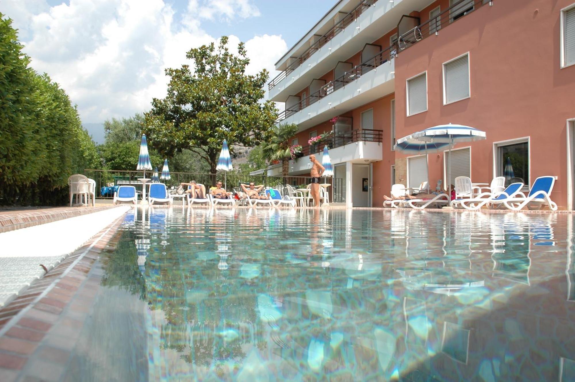 Hotel Garni Villa Magnolia Torbole Sul Garda Exterior foto