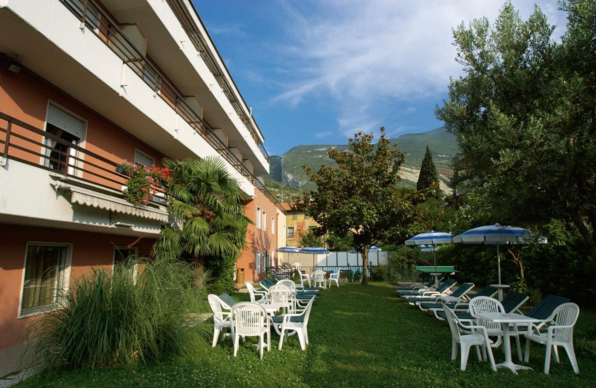 Hotel Garni Villa Magnolia Torbole Sul Garda Exterior foto