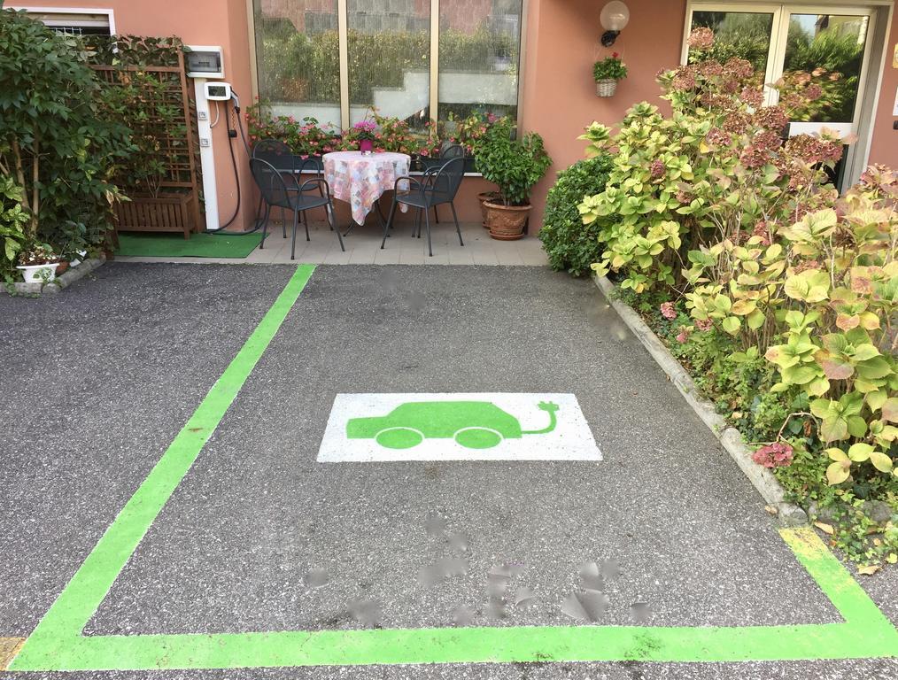 Hotel Garni Villa Magnolia Torbole Sul Garda Exterior foto