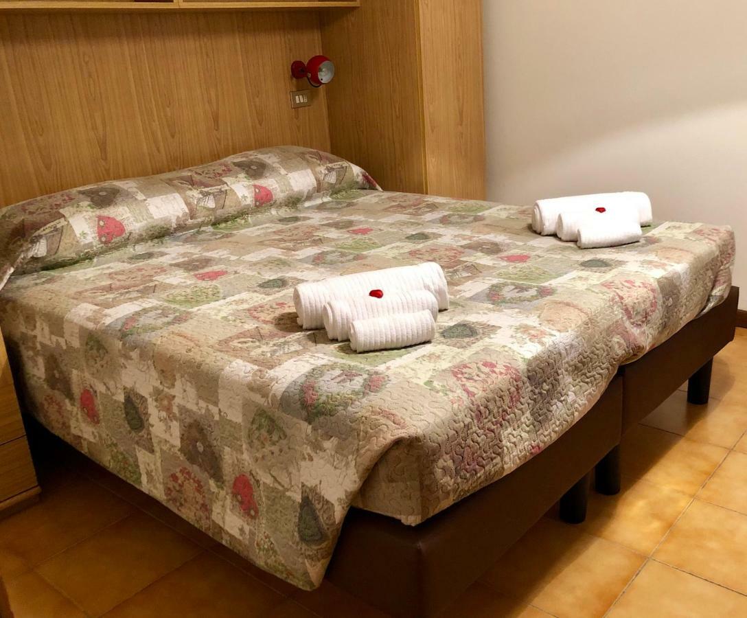 Hotel Garni Villa Magnolia Torbole Sul Garda Exterior foto