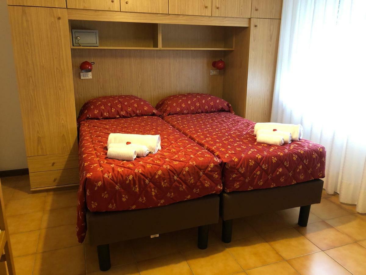 Hotel Garni Villa Magnolia Torbole Sul Garda Exterior foto