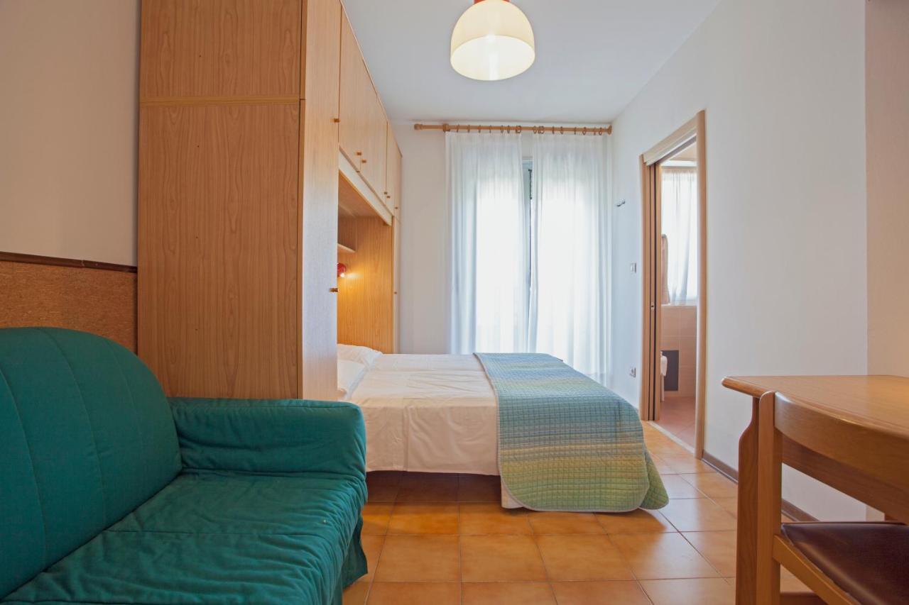Hotel Garni Villa Magnolia Torbole Sul Garda Quarto foto